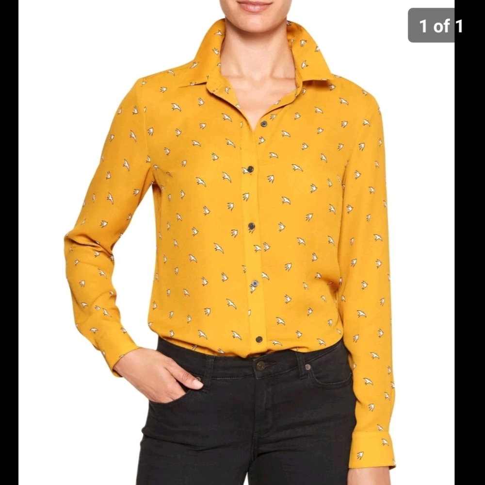 Banana Republic Classic Fit Long Sleeve Shirt/ Size  M